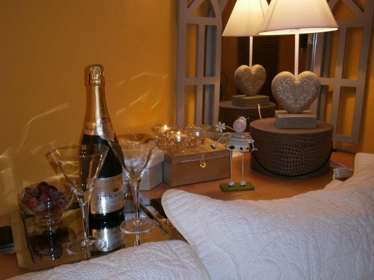 Bed and Breakfast Les Aiguières en Provence Suze-la-Rousse Esterno foto